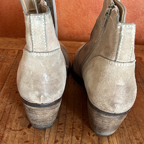 Suede sz 9 earth brand booties. - Picture 5 of 7